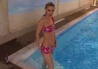 content/sarahwvid02pool/0.jpg